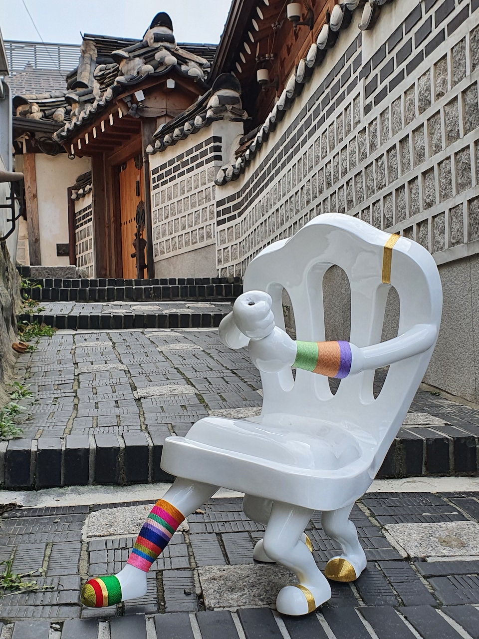 Doha's installation artwork, a chair-like artwork placing at the center of a road with Korean-style building background