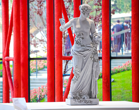 Daniel Arsham, The Grey Plaster Statue of Venus Eroding Arles, 2019, plaster, 208x102x74cm